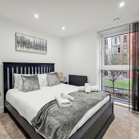Free Parking - Stylish Three Bedroom Apartment By London Excel Экстерьер фото
